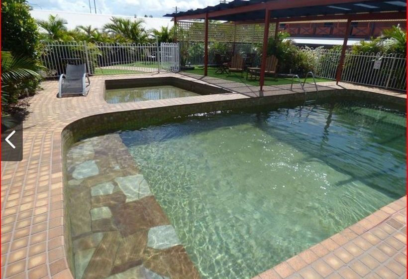 فندق Cluden Park Motor Inn