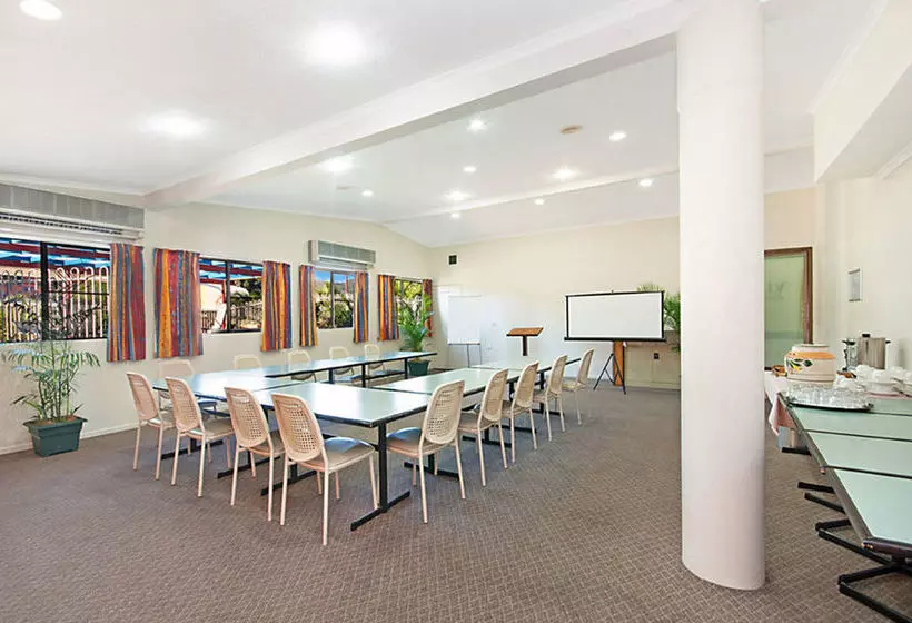 호텔 Cluden Park Motor Inn