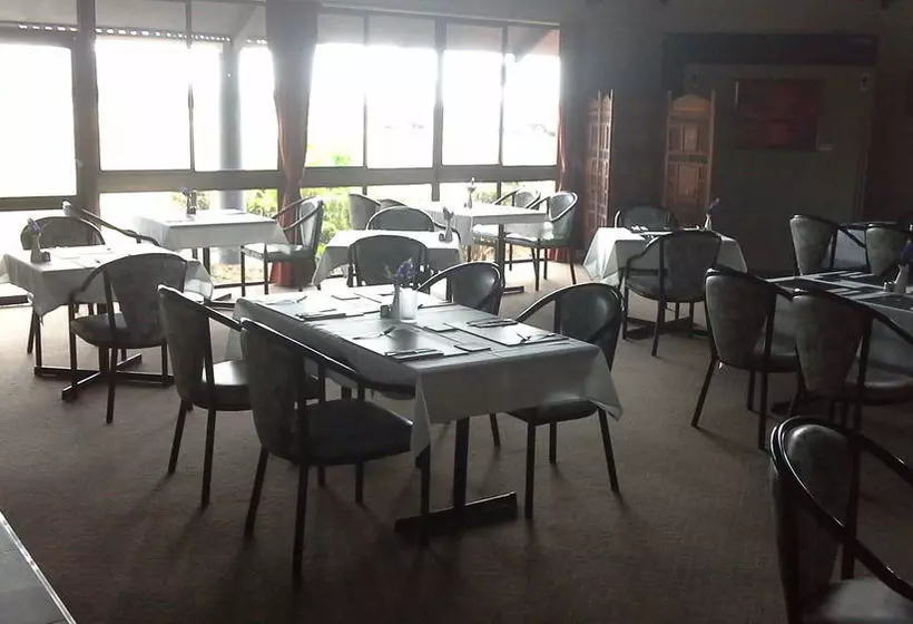 호텔 Cluden Park Motor Inn