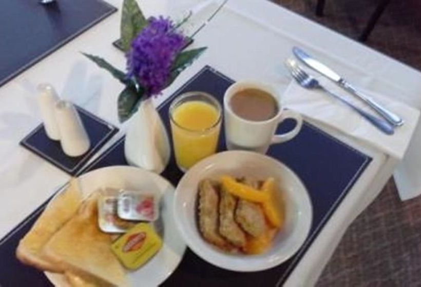 فندق Cluden Park Motor Inn