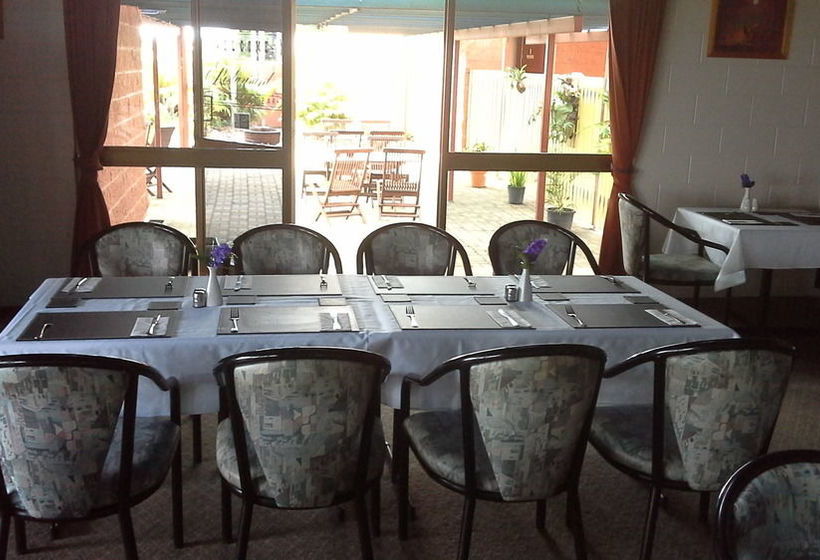 فندق Cluden Park Motor Inn