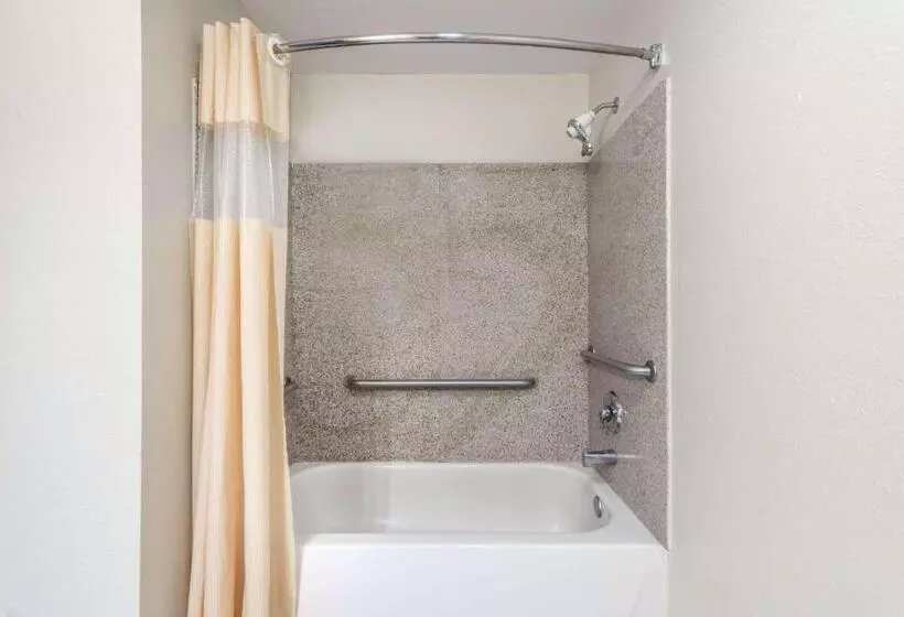 호텔 Days Inn By Wyndham St Peters/st Charles