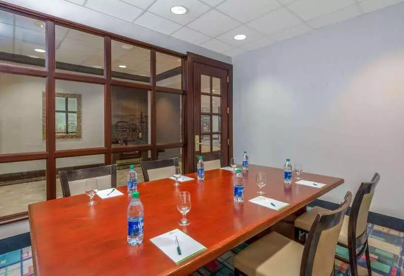 Отель La Quinta By Wyndham Secaucus Meadowlands