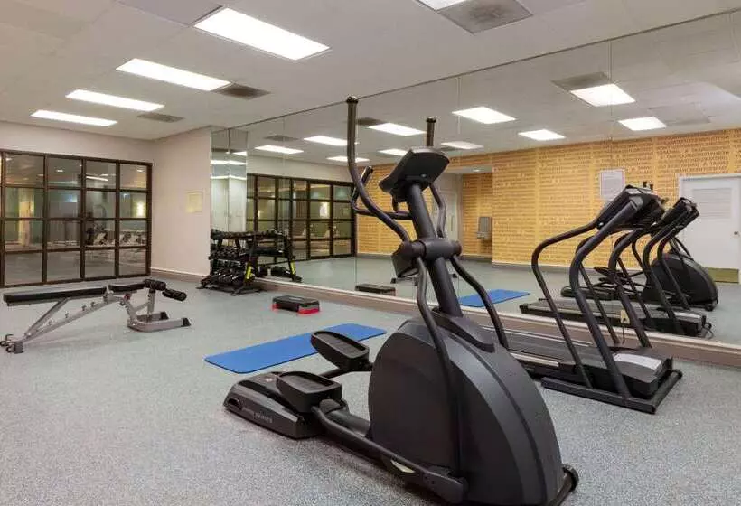 Отель La Quinta By Wyndham Secaucus Meadowlands