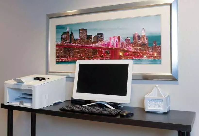 Отель La Quinta By Wyndham Secaucus Meadowlands