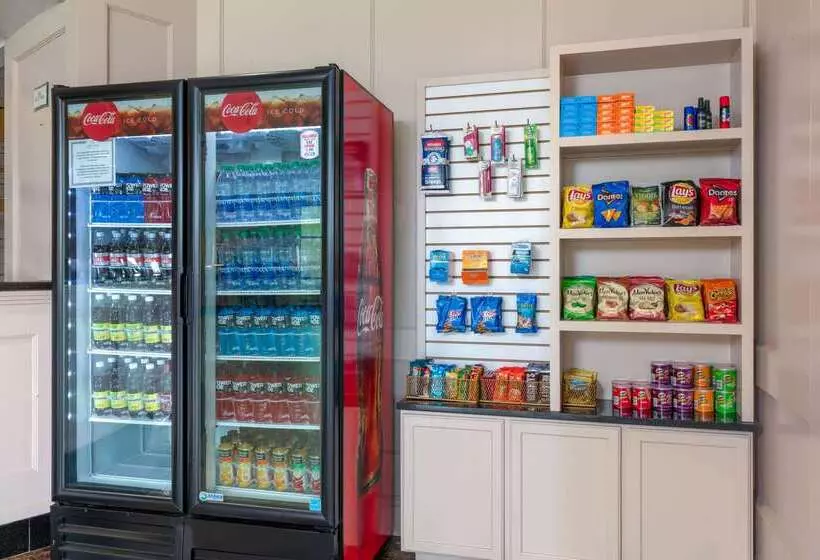 Отель La Quinta By Wyndham Secaucus Meadowlands