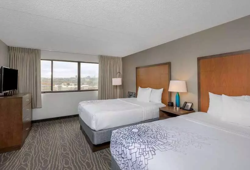 Отель La Quinta By Wyndham Secaucus Meadowlands