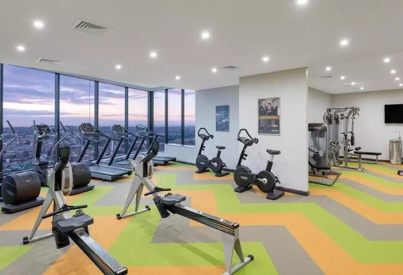 فندق Meriton Suites World Tower, Sydney