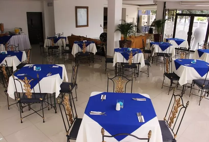 Отель Metropolis Plaza