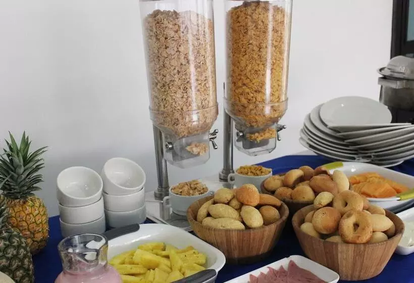 Отель Metropolis Plaza