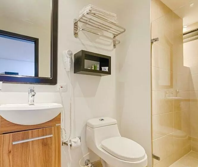 Отель Metropolis Plaza