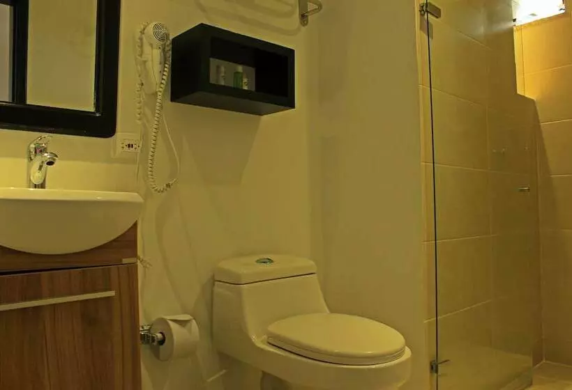 Отель Metropolis Plaza