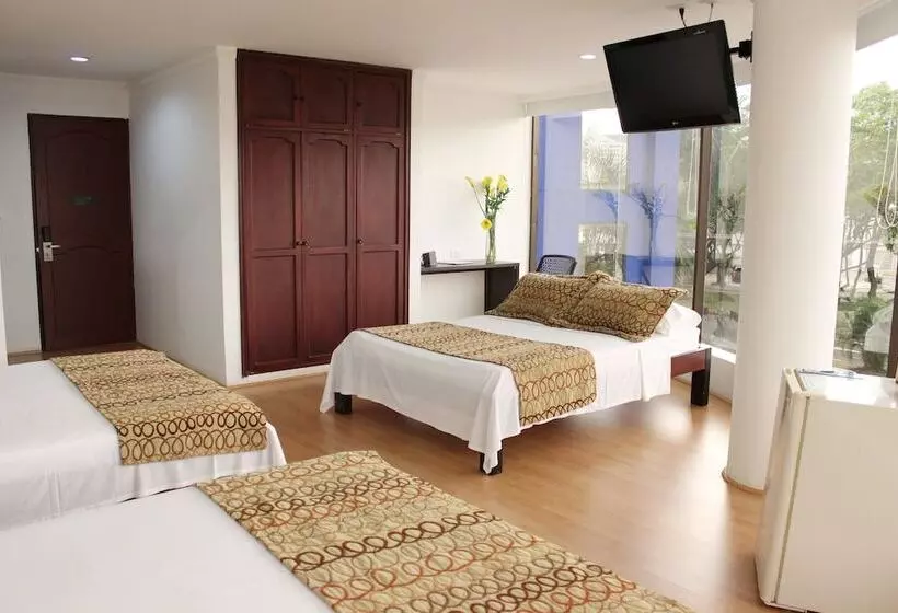 Отель Metropolis Plaza