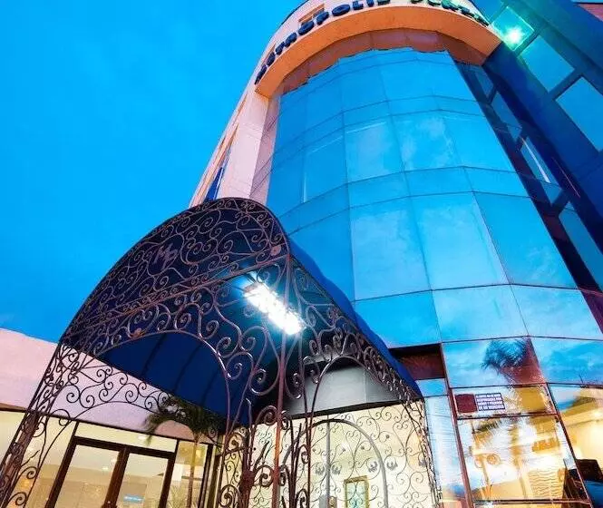 Отель Metropolis Plaza