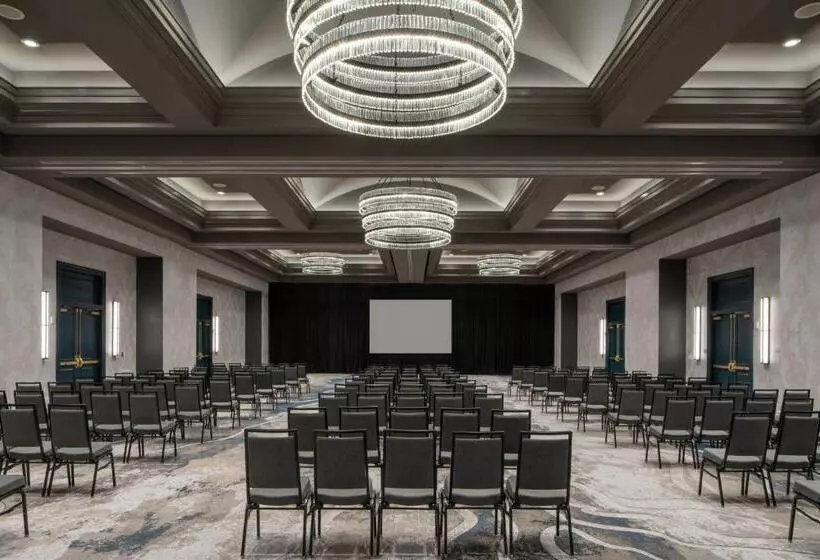 هتل New Orleans Marriott Warehouse Arts District