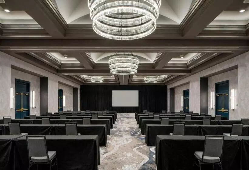 هتل New Orleans Marriott Warehouse Arts District