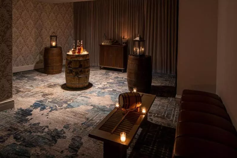 هتل New Orleans Marriott Warehouse Arts District