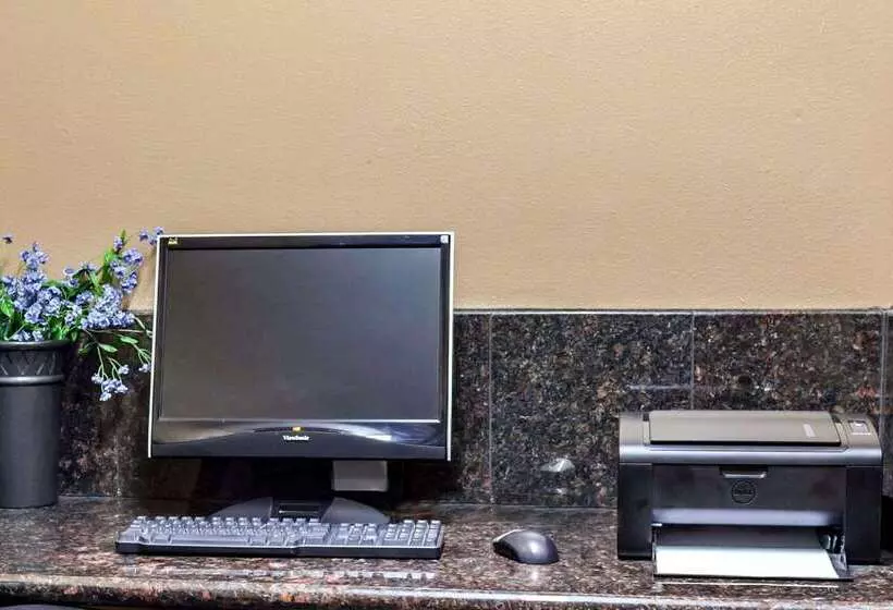 Отель Quality Inn Near Seattle Premium Outlets