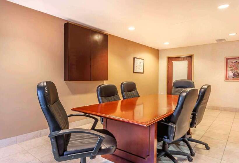 فندق Quality Inn Near Seattle Premium Outlets