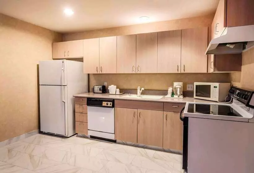 Отель Quality Inn Near Seattle Premium Outlets