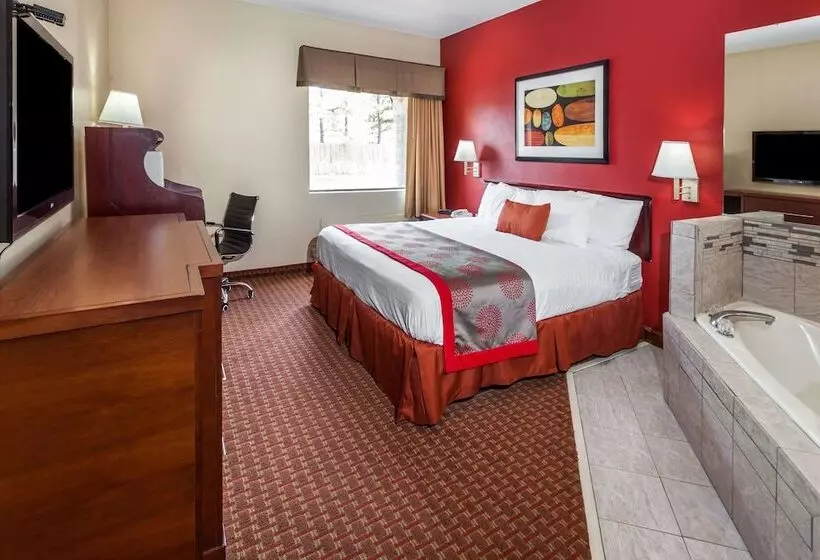 בית מלון כפרי Ramada By Wyndham Locust Grove