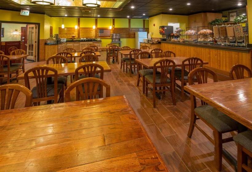 فندق Ramada By Wyndham Medford  & Conference Center