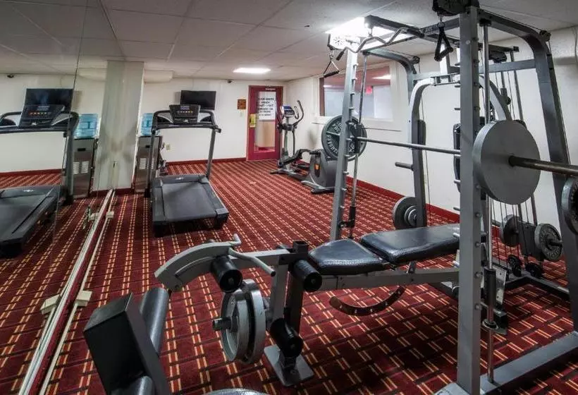 בית מלון כפרי Ramada By Wyndham Medford & Conference Center