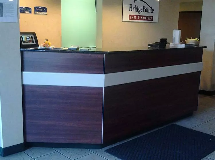 فندق Toledo Bridgepointe Inn & Suites By Hollywood Casino, Downtown, Owens College