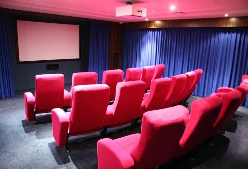 Otel Mantra Towers Of Chevron