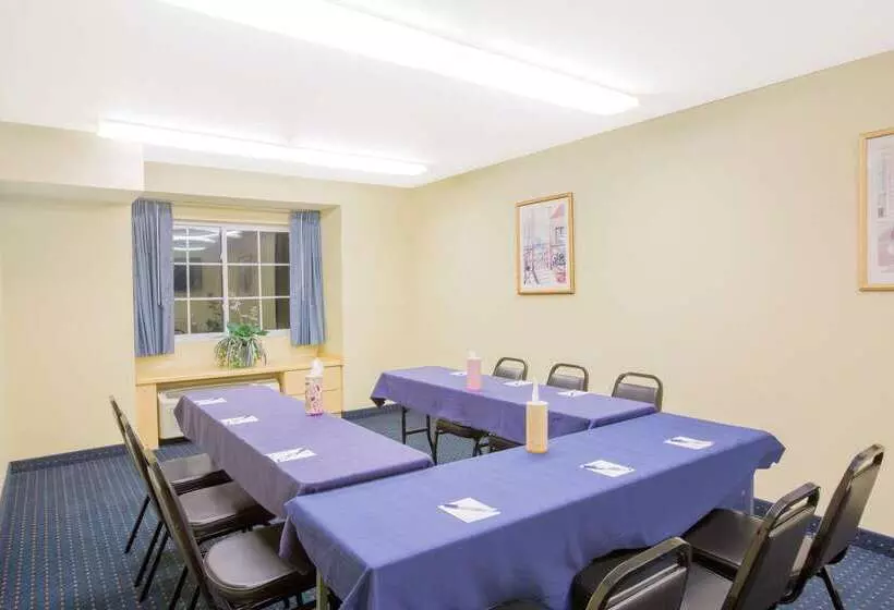 Microtel Inn & Suites By Wyndham Albertville