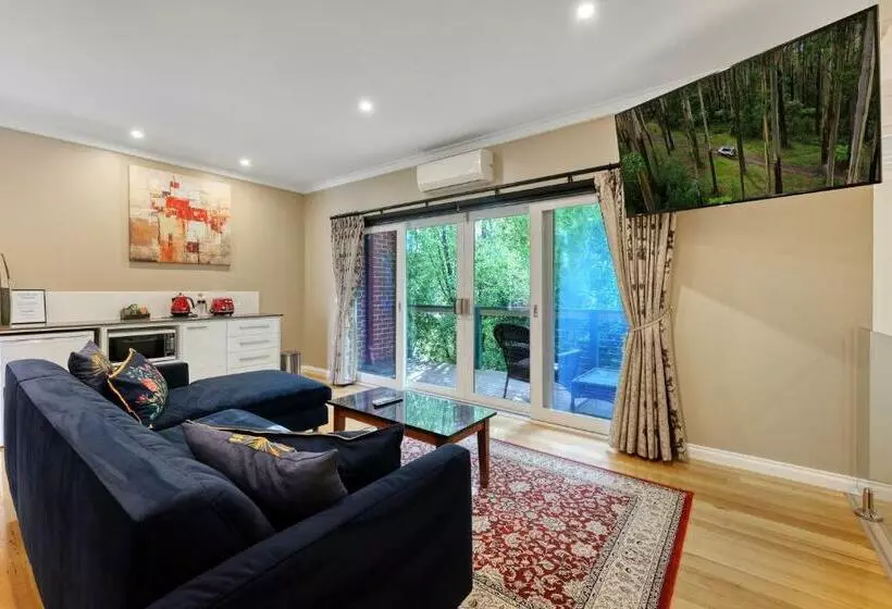 住所 Wrenfield Cottages