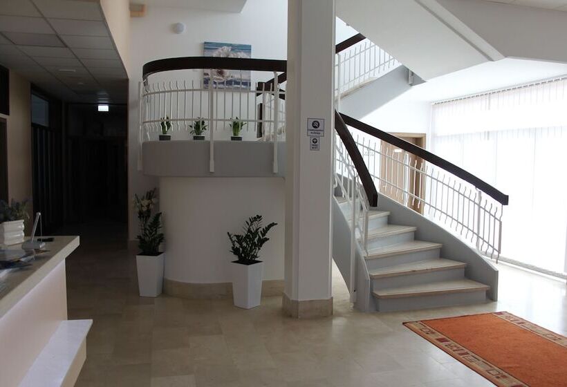 בית מלון כפרי Albamaris