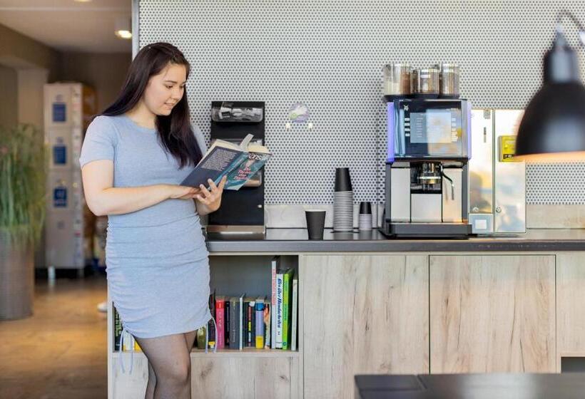 هتل a&o Dresden Hauptbahnhof