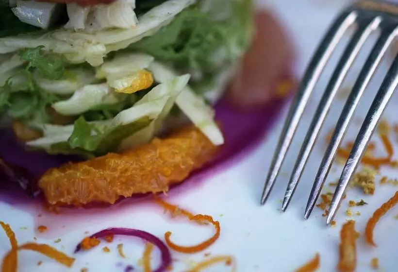 酒店 Logis Auberge De Tavel