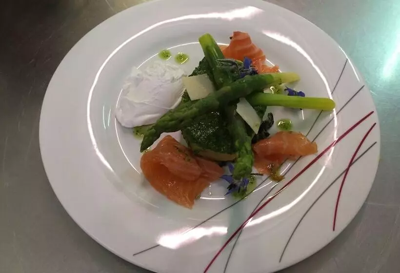 酒店 Logis Auberge De Tavel