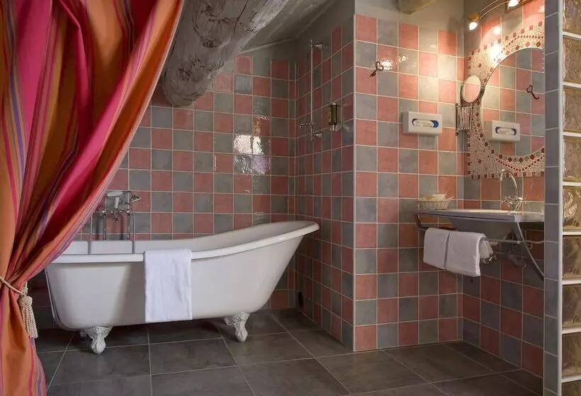 酒店 Logis Auberge De Tavel