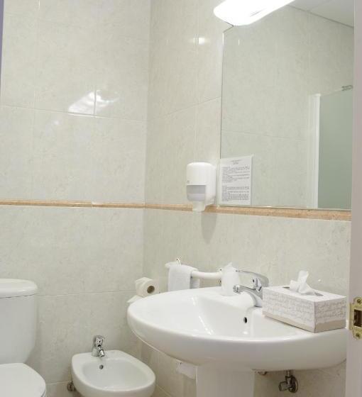 هتل Barajas Plaza