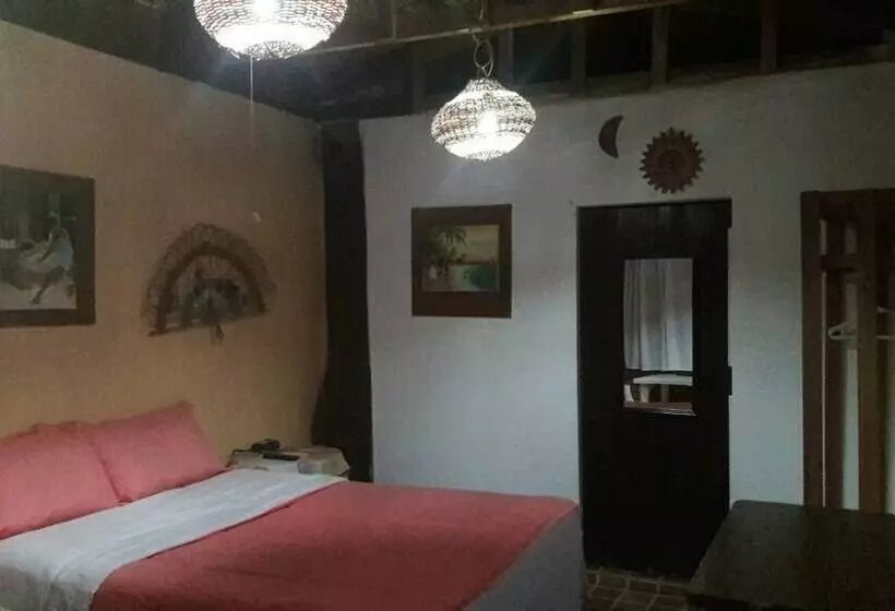 هتل Caribbean Coral Inn Tela