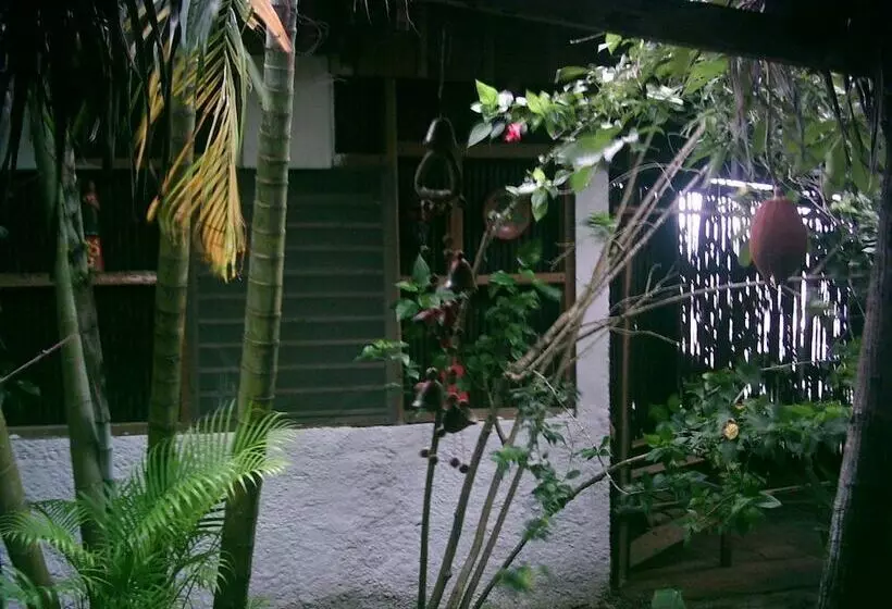 هتل Caribbean Coral Inn Tela