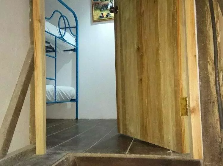 هتل Caribbean Coral Inn Tela