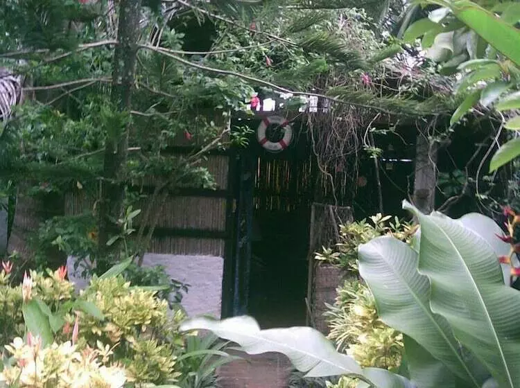 هتل Caribbean Coral Inn Tela