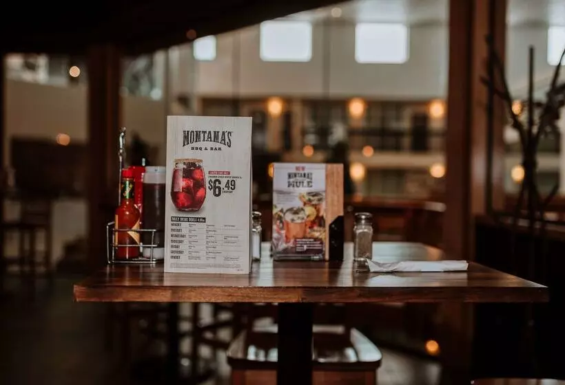 ホテル Coast Nisku Inn & Conference Centre