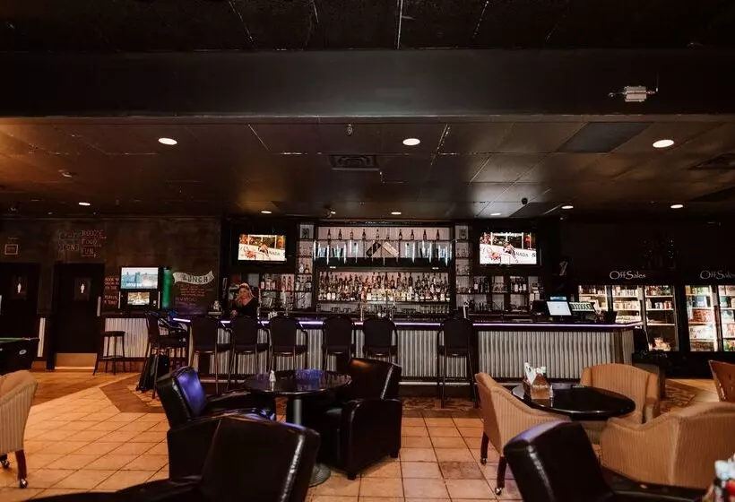 ホテル Coast Nisku Inn & Conference Centre