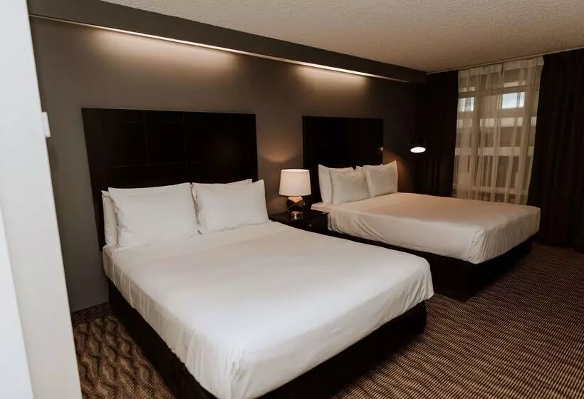 ホテル Coast Nisku Inn & Conference Centre