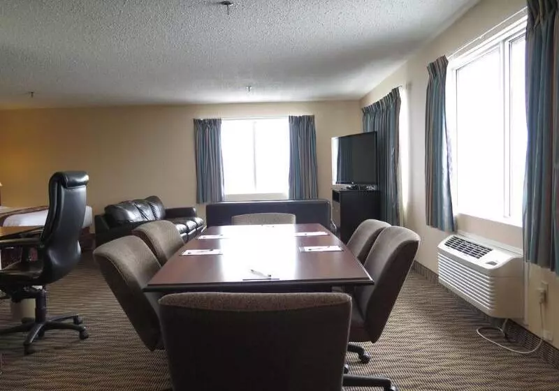 ホテル Coast Nisku Inn & Conference Centre