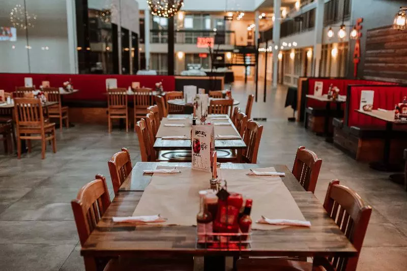 ホテル Coast Nisku Inn & Conference Centre