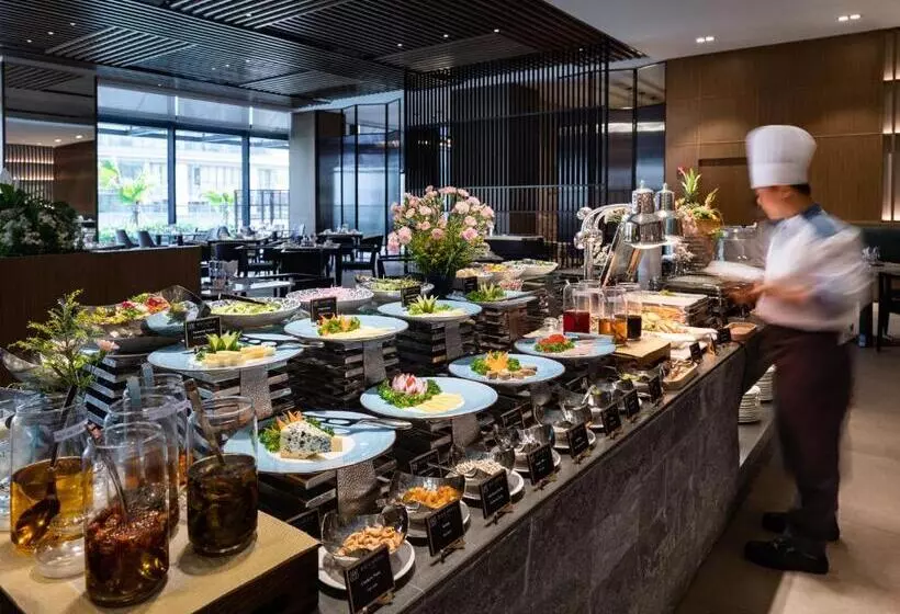 ホテル Crowne Plaza Danang City Centre, An Ihg