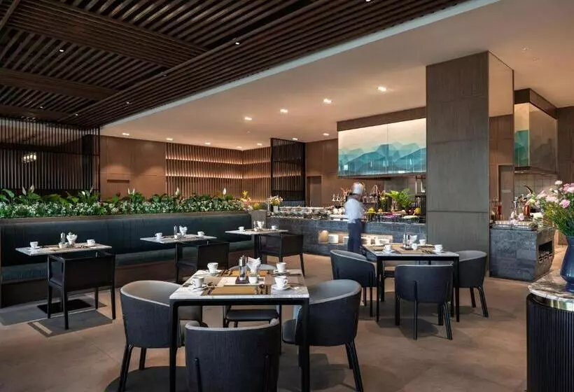 ホテル Crowne Plaza Danang City Centre, An Ihg
