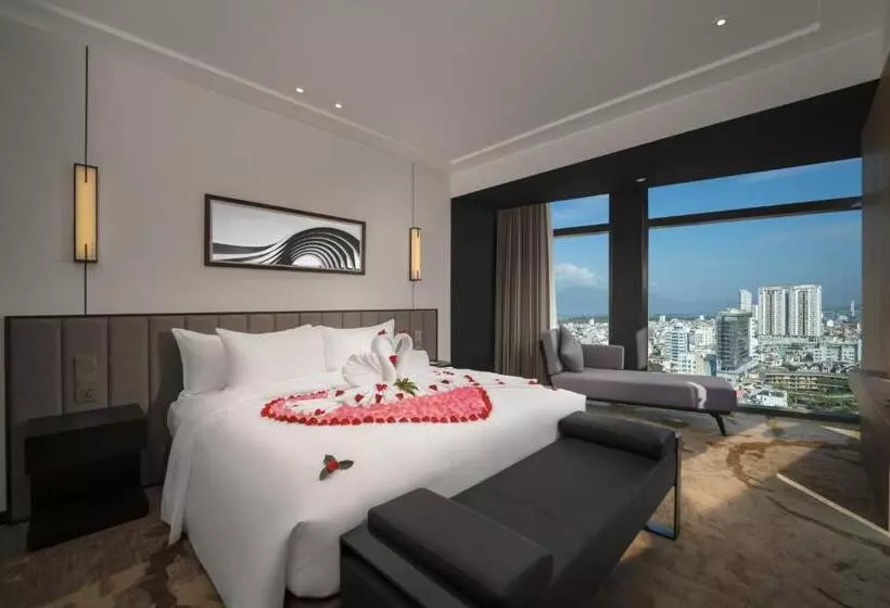 ホテル Crowne Plaza Danang City Centre, An Ihg