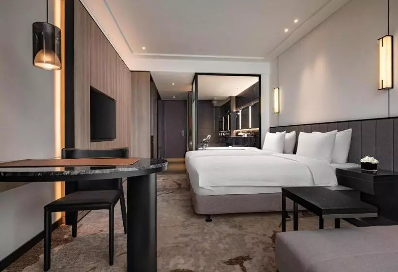 ホテル Crowne Plaza Danang City Centre, An Ihg